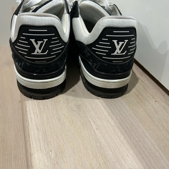 Louis Vuitton Men's Monochrome Sneakers - Picture 4 of 6